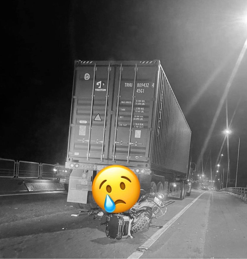 Cầu An Đồng-Hải Phòng: Một thanh niên đi xe pkl tông thẳng vào đuôi container.