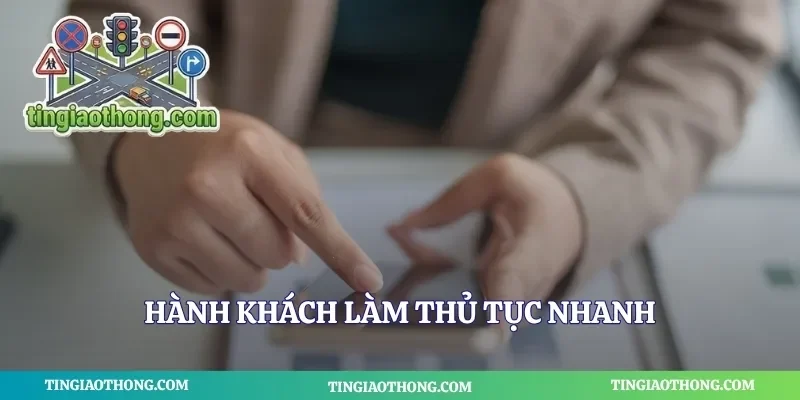 Hành khách làm thủ tục nhanh