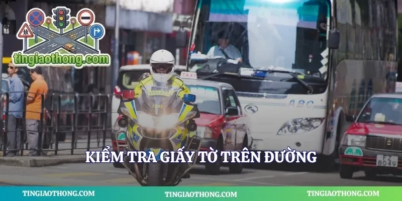 Kiểm tra giấy tờ trên đường